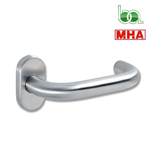 JUEGO DE MANILLA ANTIENGANCHE CON ESCUDO ROSETA OVALADA CON MUELLE RECUPERABLE INOX PARA PUERTAS MOD.807U MHA