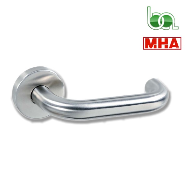 JUEGO DE MANILLA ANTIENGANCHE CON ESCUDO ROSETA REDONDO CON MUELLE RECUPERABLE INOX PARA PUERTAS MOD.810U MHA